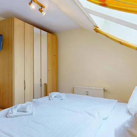 Strandnahe Fewos Mit Balkon, Meernixe, * بينز