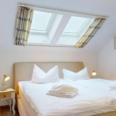 Strandnahe Fewos Mit Balkon, Meernixe, *