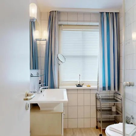 Strandnahe Fewos Mit Balkon, Meernixe, Lägenhet Binz