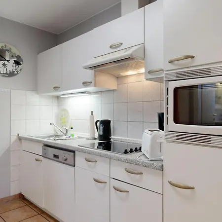 Strandnahe Fewos Mit Balkon, Meernixe, بينز