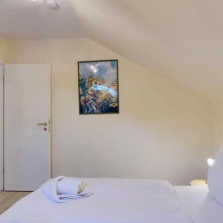 Strandnahe Fewos Mit Balkon, Meernixe, * Binz